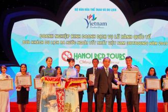 Deputy Prime Minister Vu Duc Dam attends the Vietnam Tourism Awards 2019