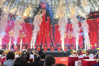 Lãnh đạo HUTC dự khai mạc và tham gia gian hàng tại Hội chợ Mùa Xuân