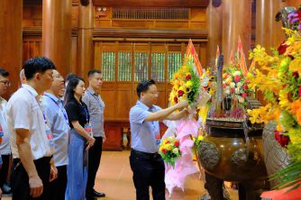 HUTC về quê Bác tri ân Chủ tịch Hồ Chí Minh