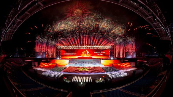 Câu lạc bộ Lữ hành UNESCO Hà Nội chào mừng thành công Đại hội XIV của Đảng