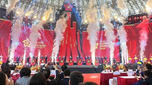 Lãnh đạo HUTC dự khai mạc và tham gia gian hàng tại Hội chợ Mùa Xuân